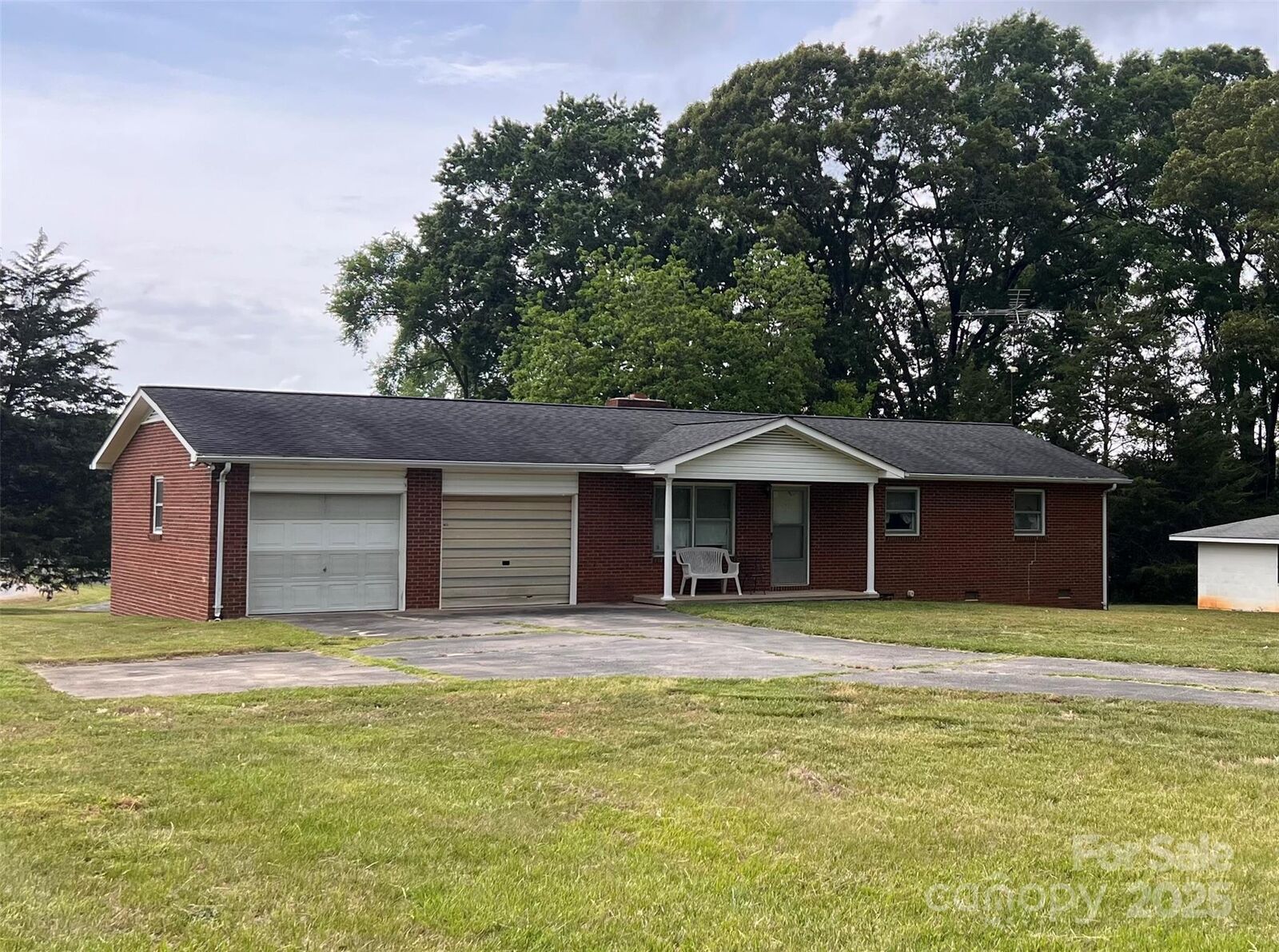 Property Photo: 675 E Ritchie Road NC 28146