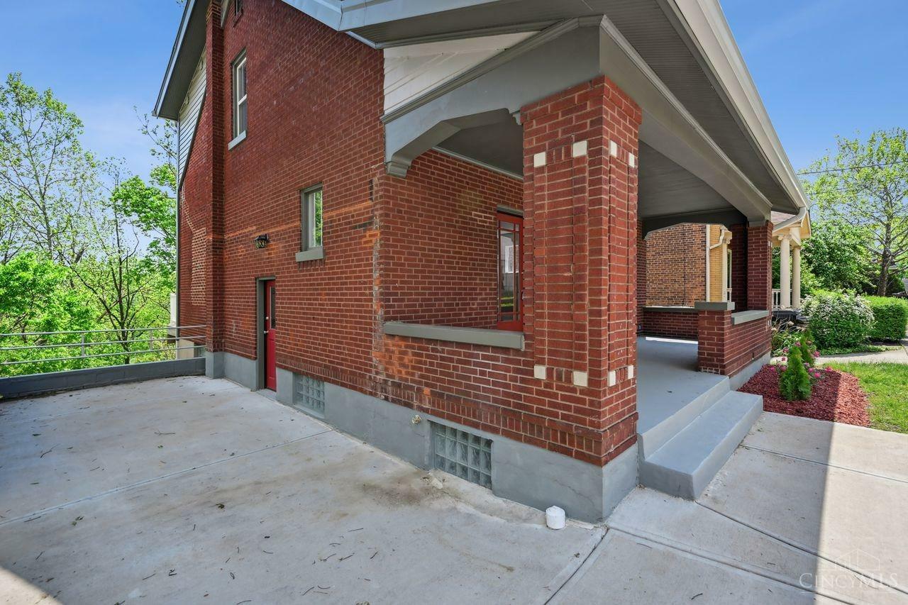 Property Photo: 2226 Eureka Terrace OH 45219