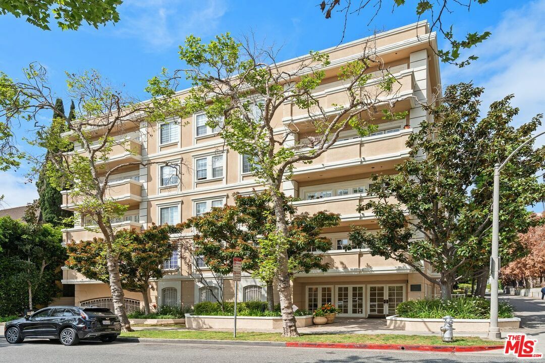 125 S Oakhurst Dr  Beverly Hills CA 90212 photo