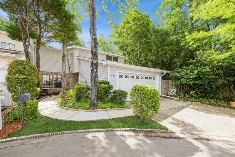 Property Photo: 901 Holbrook Circle FL 32547