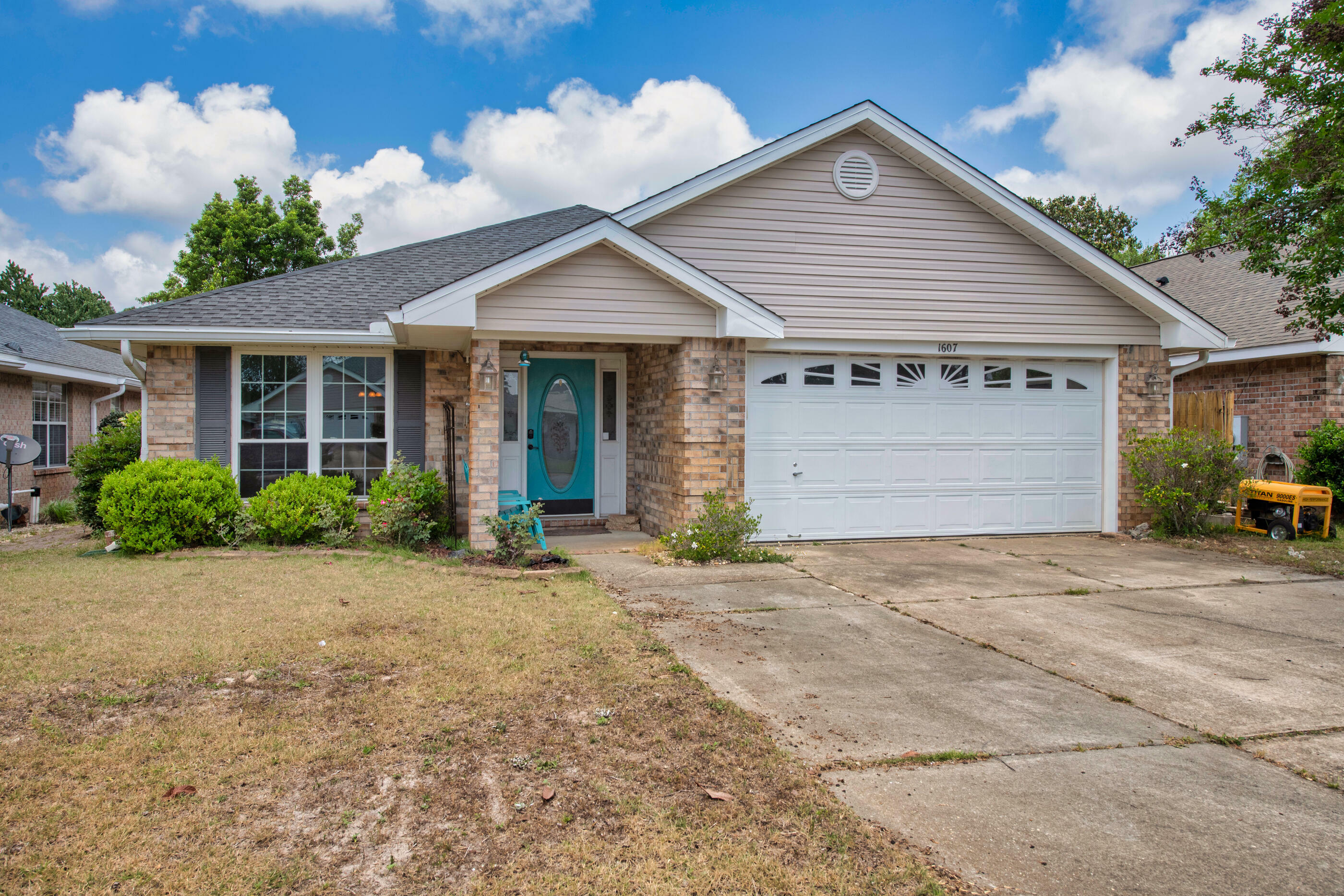 Property Photo: 1607 Sutton Place FL 32547