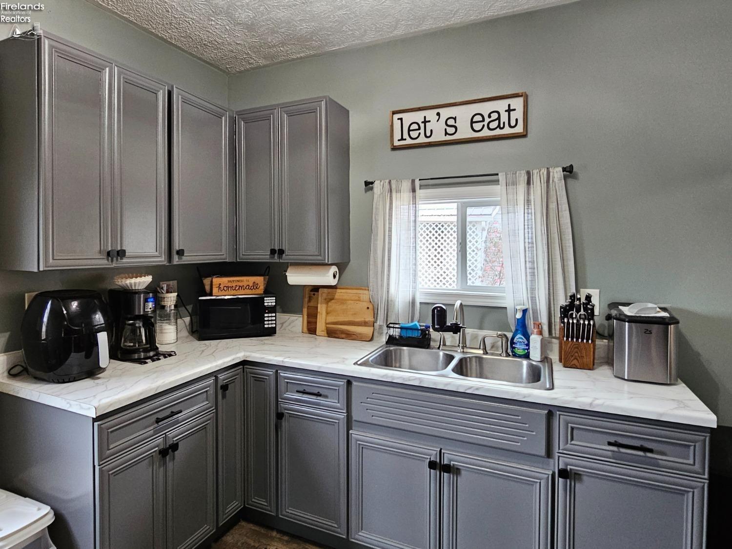 Property Photo: 261 State Route 511 OH 44859