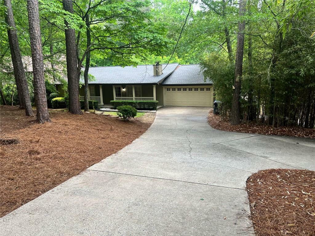 Property Photo: 815 Grimes Bridge Road GA 30075