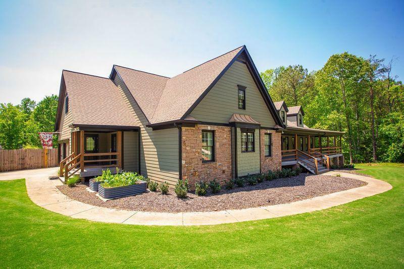 Property Photo: 200 Carney Court GA 30107