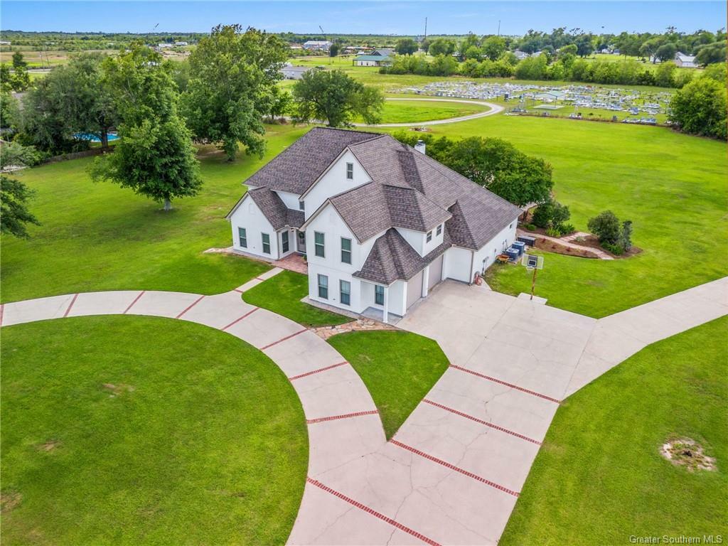 Property Photo: 181 Klumpp Lane LA 70607