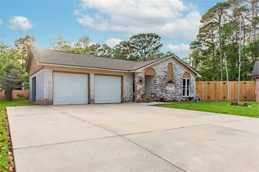 Property Photo: 5308 Tanglebriar Drive TX 77539