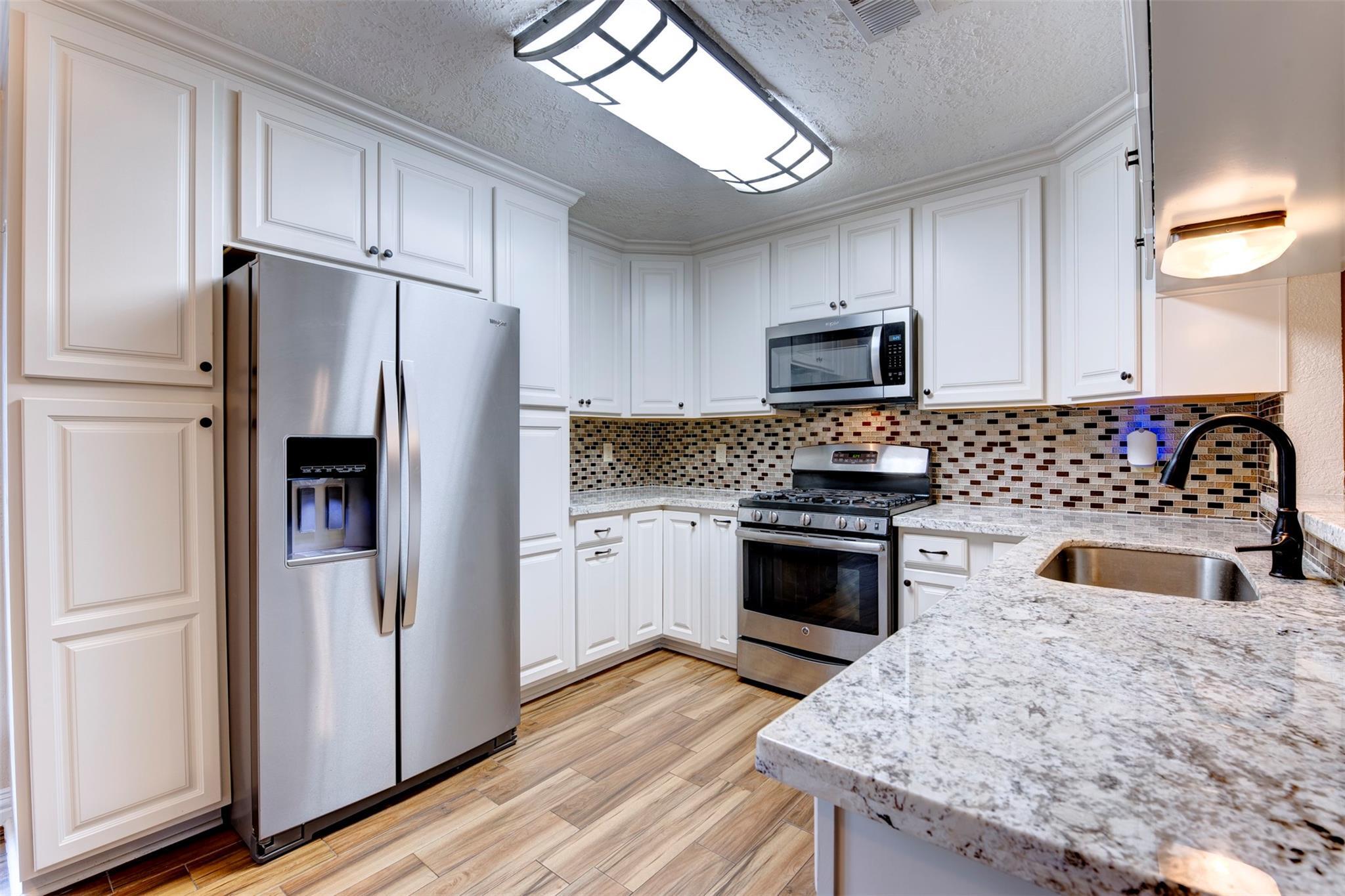 Property Photo: 5308 Tanglebriar Drive TX 77539