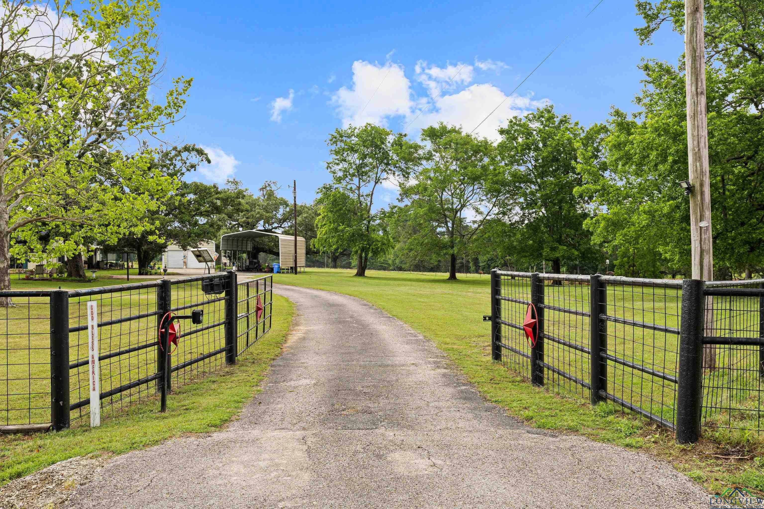 Property Photo: 502 Tom Eubanks Rd. TX 75647