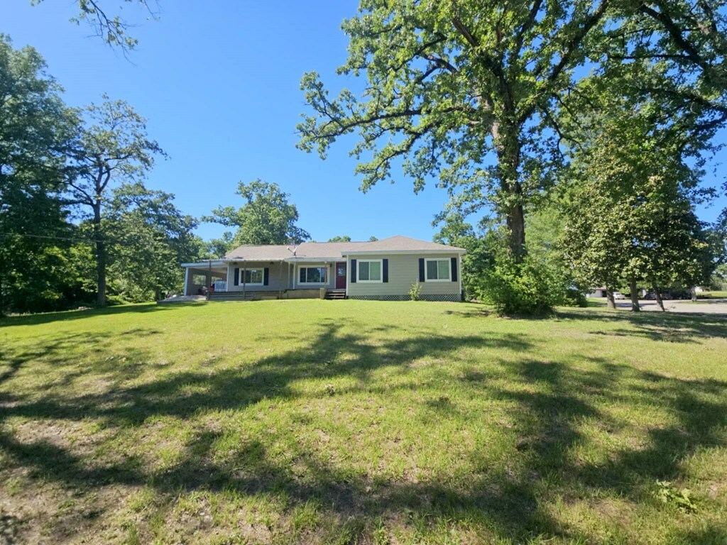 Property Photo:  802 W Elder St  TX 75938 