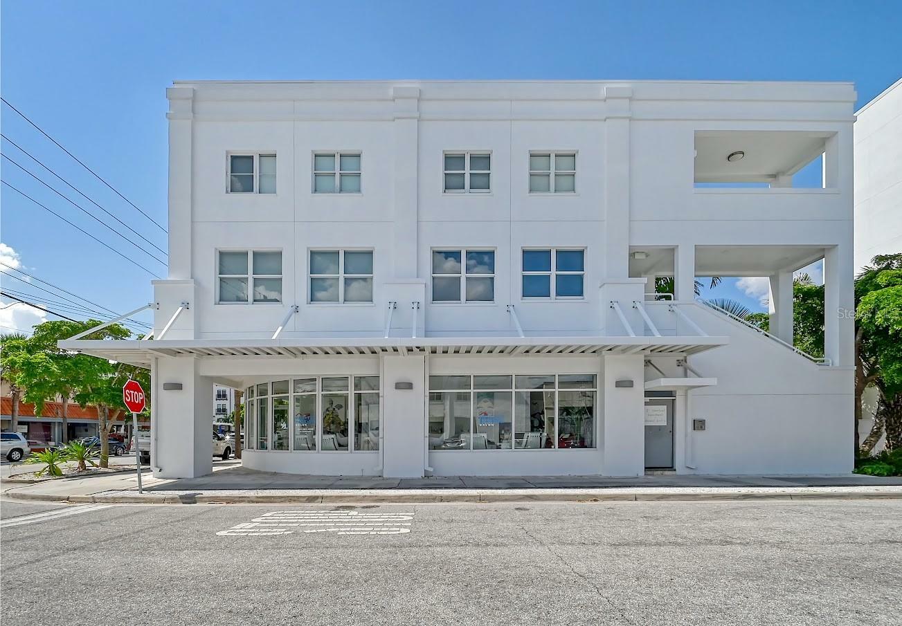 Property Photo: 433 Central Avenue FL 34236