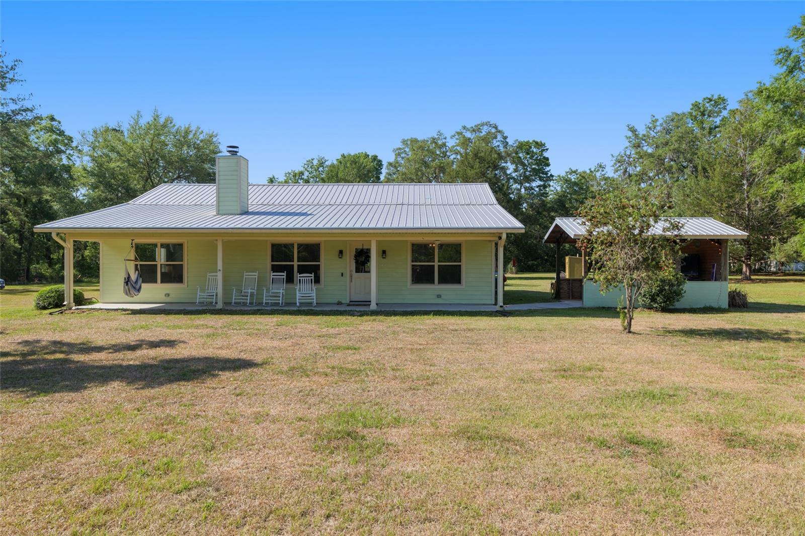 Property Photo: 2196 SW County Road 18 FL 32038