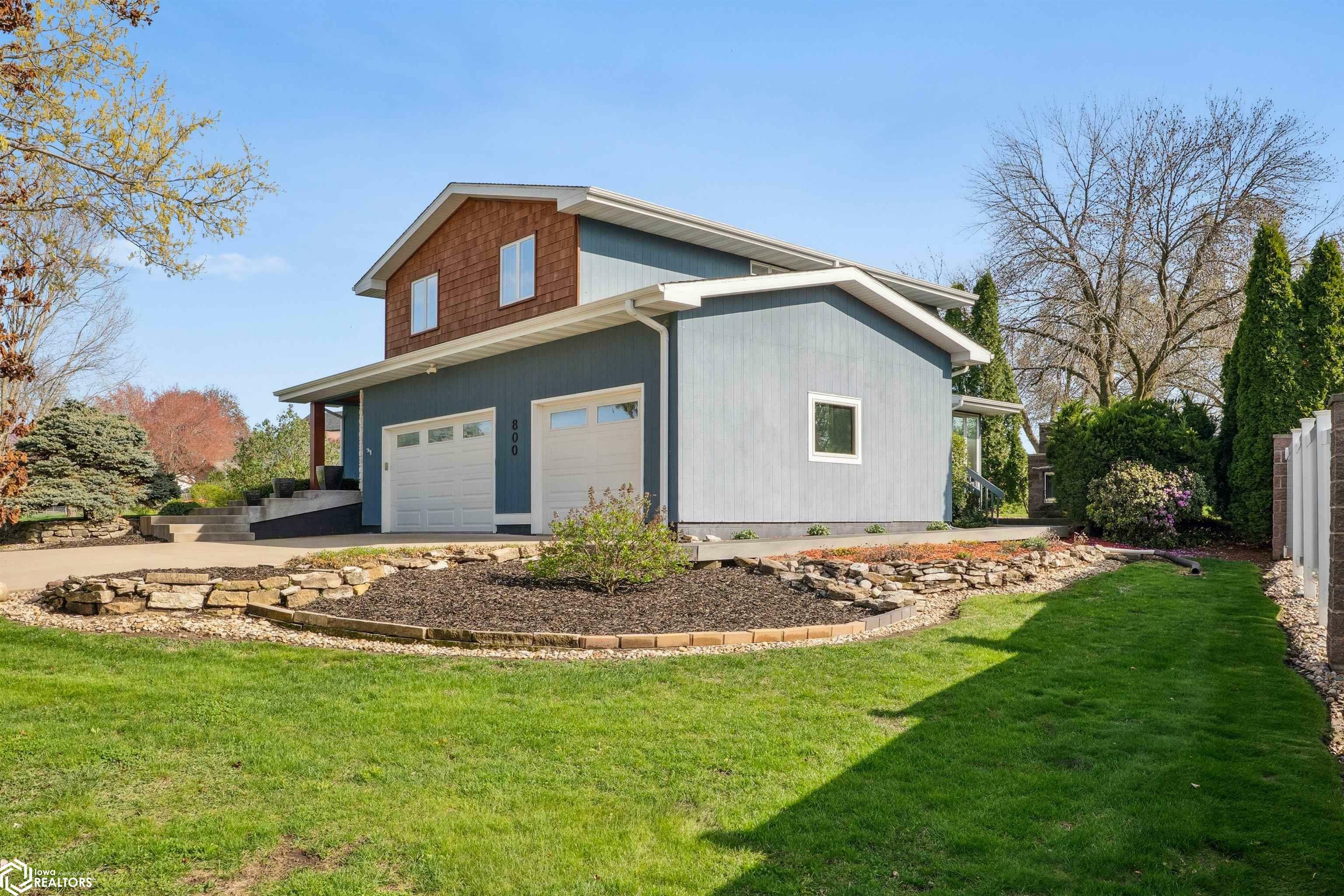 Property Photo: 800 High Street IA 52637