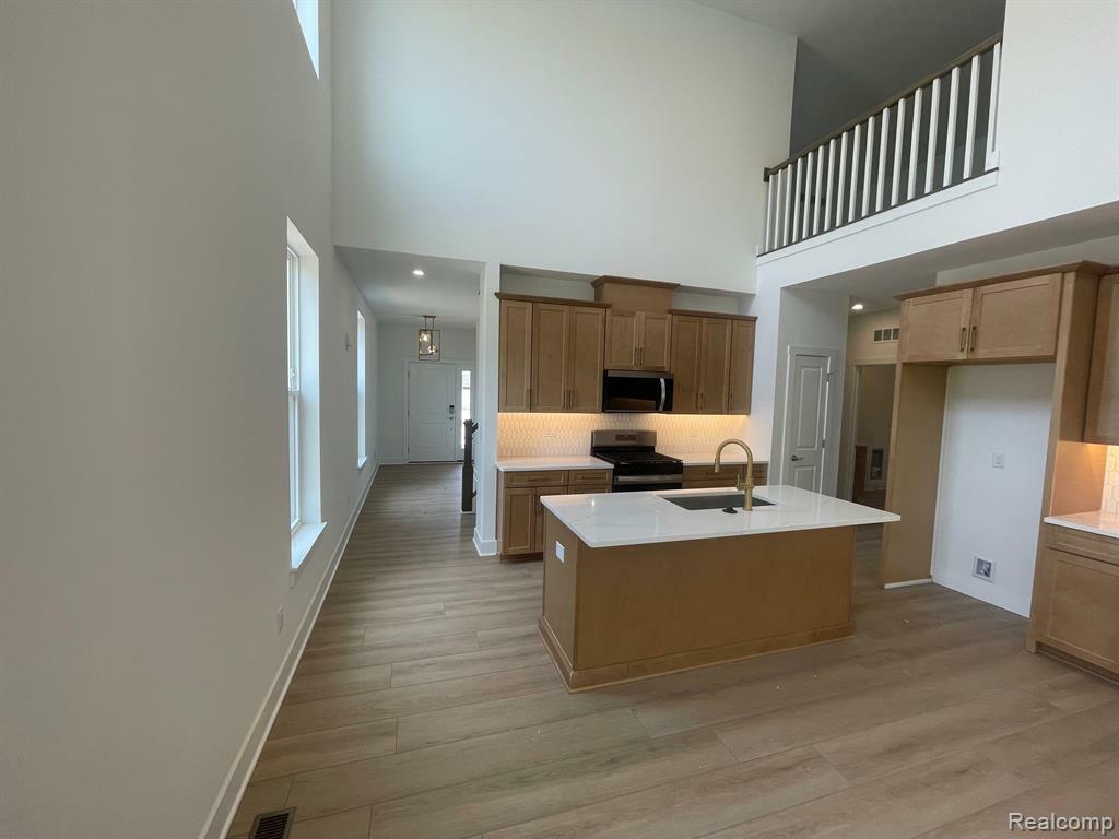 Property Photo:  5340 Trail Vista Drive  MI 48323 