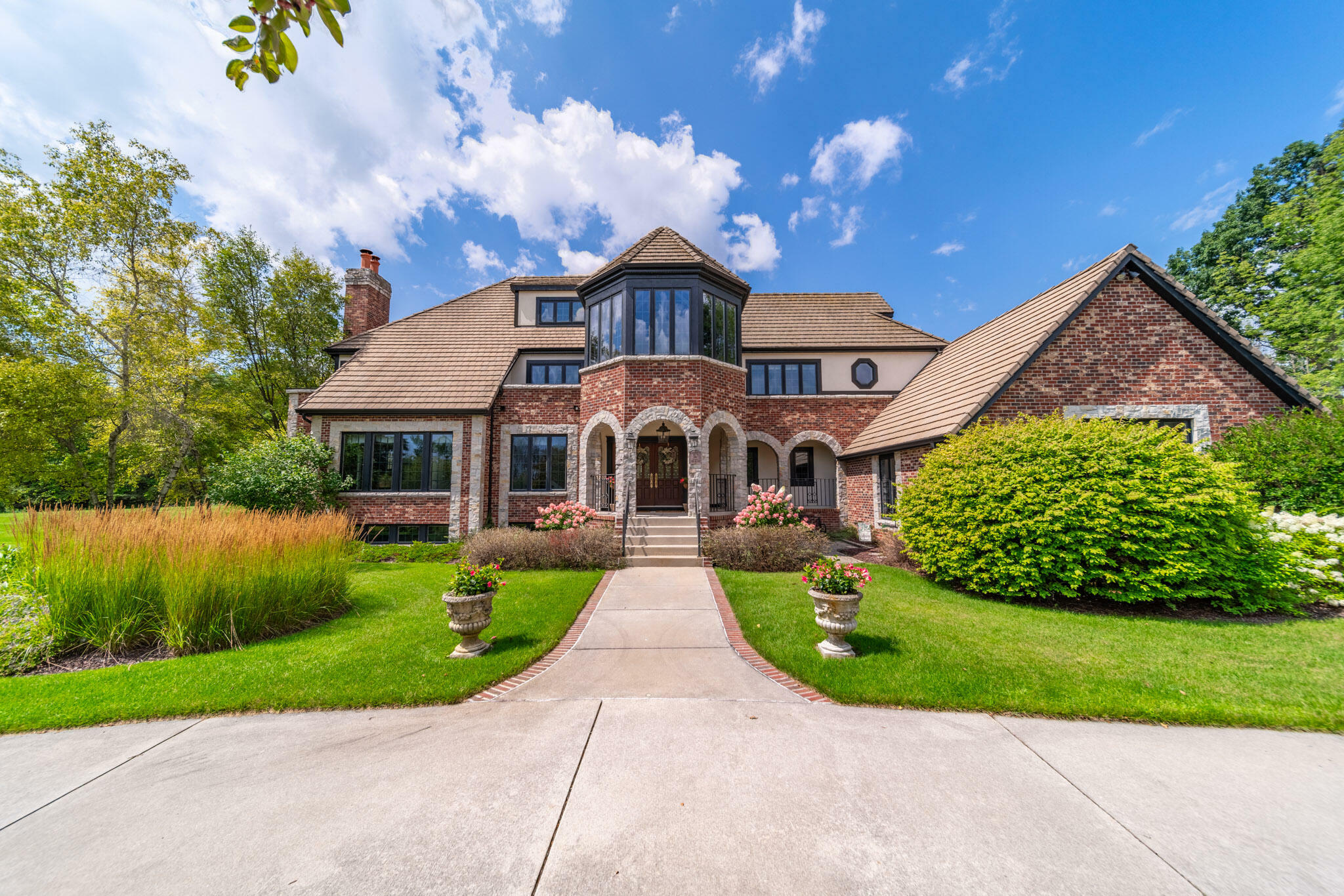 Property Photo: 4912 Dennwood Dr WI 53083