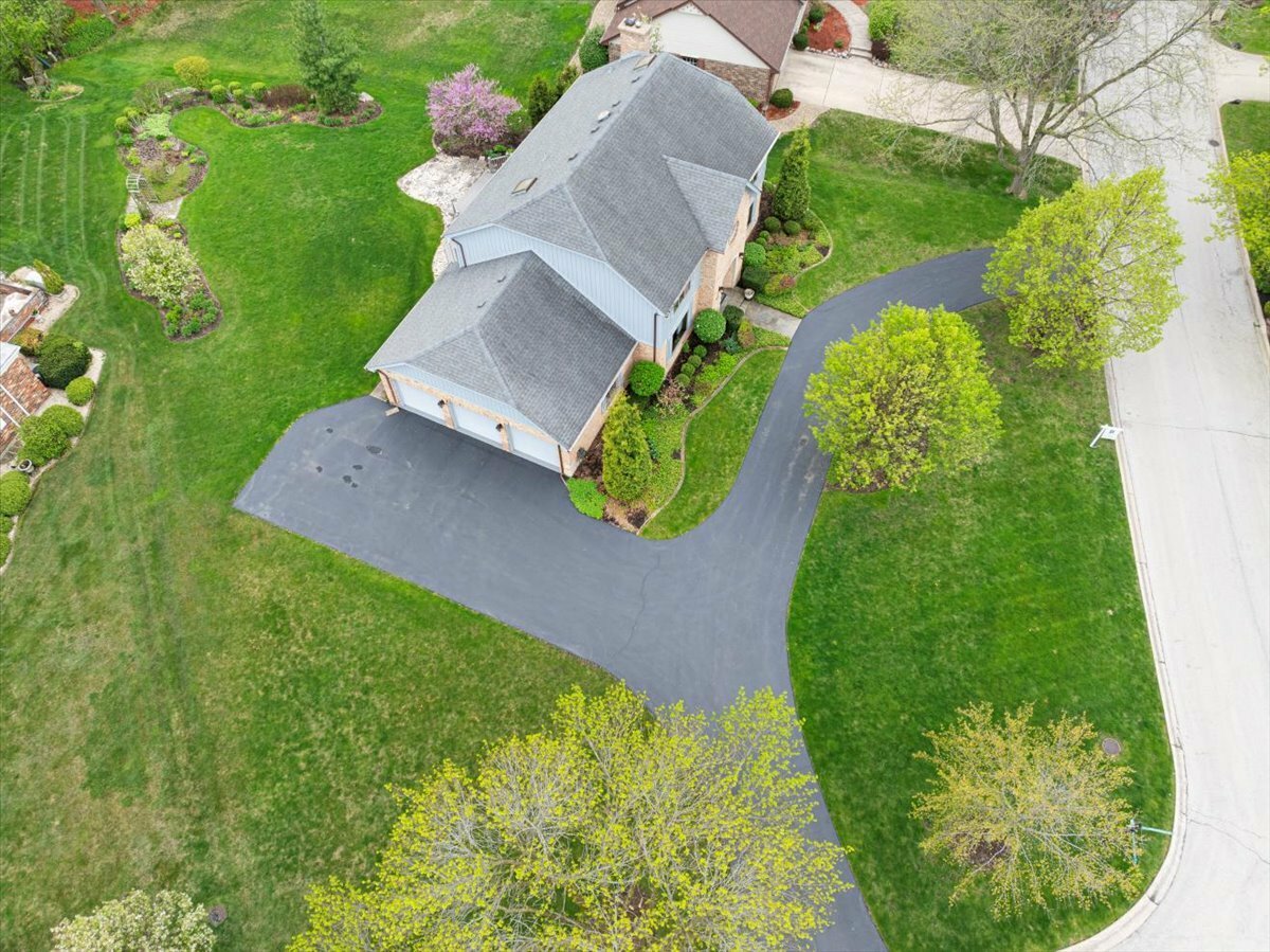 Property Photo: 301 Hambletonian Drive IL 60523
