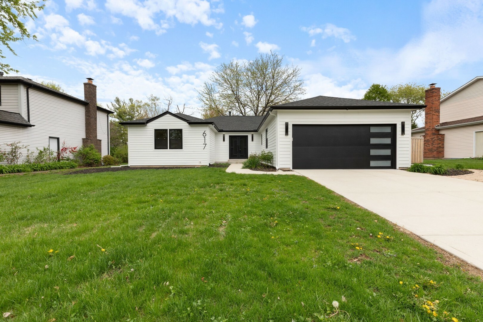 Property Photo: 617 Sara Lane IL 60565