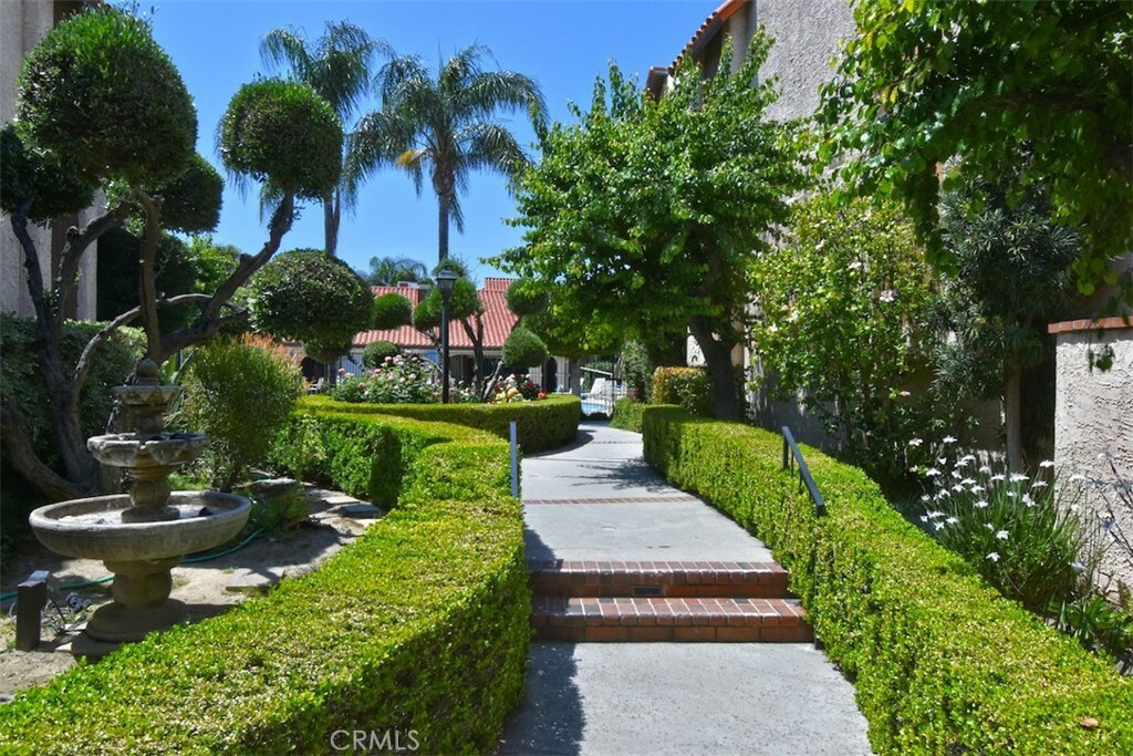 Property Photo: 1711 Grismer Avenue 33 CA 91504