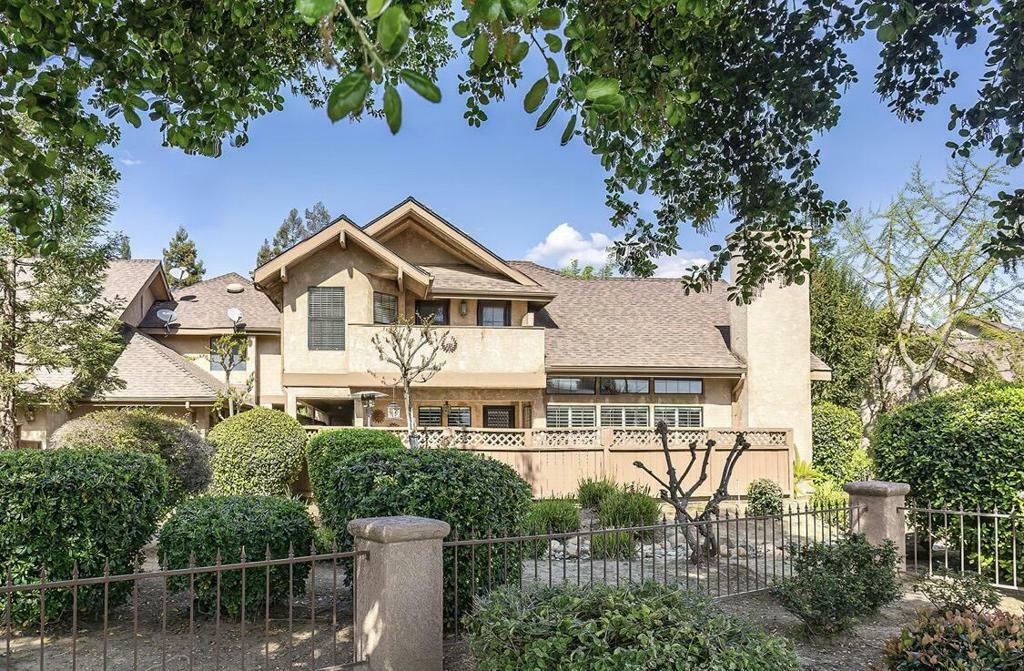 Property Photo: 1262 W Flora Avenue CA 93654