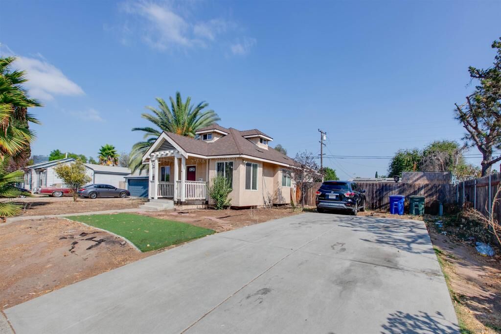 Property Photo: 545 Ballantyne St CA 92020