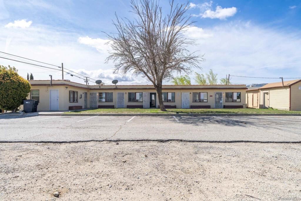 Property Photo: 38717 E 6th St CA 93550