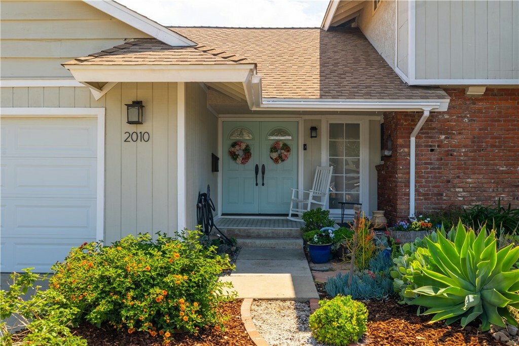Property Photo: 2010 Oakland Hills Drive CA 92882