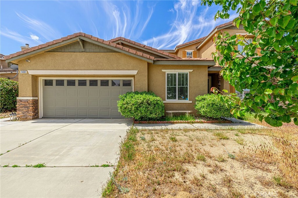 Property Photo: 2400 Allysum Place CA 93551