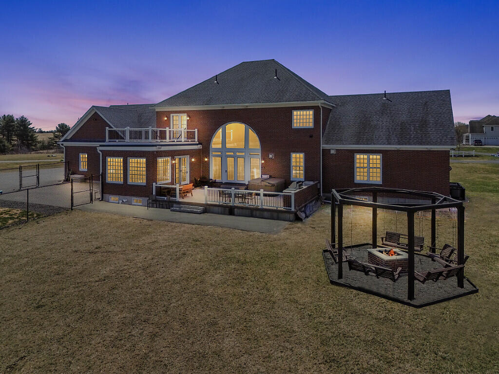 Property Photo:  