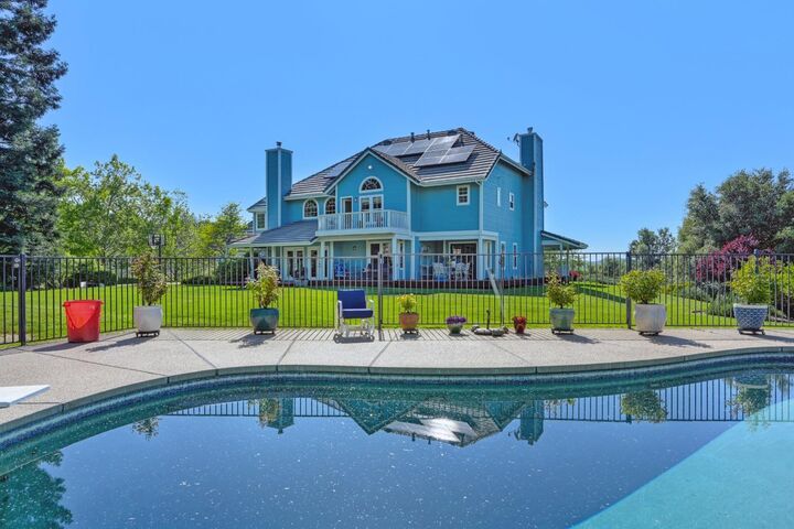 Property Photo: 2601 Roundhill Circle CA 95667