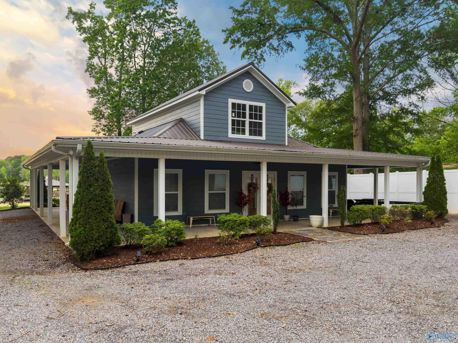 Property Photo:  122 Malibu Circle  AL 35769 
