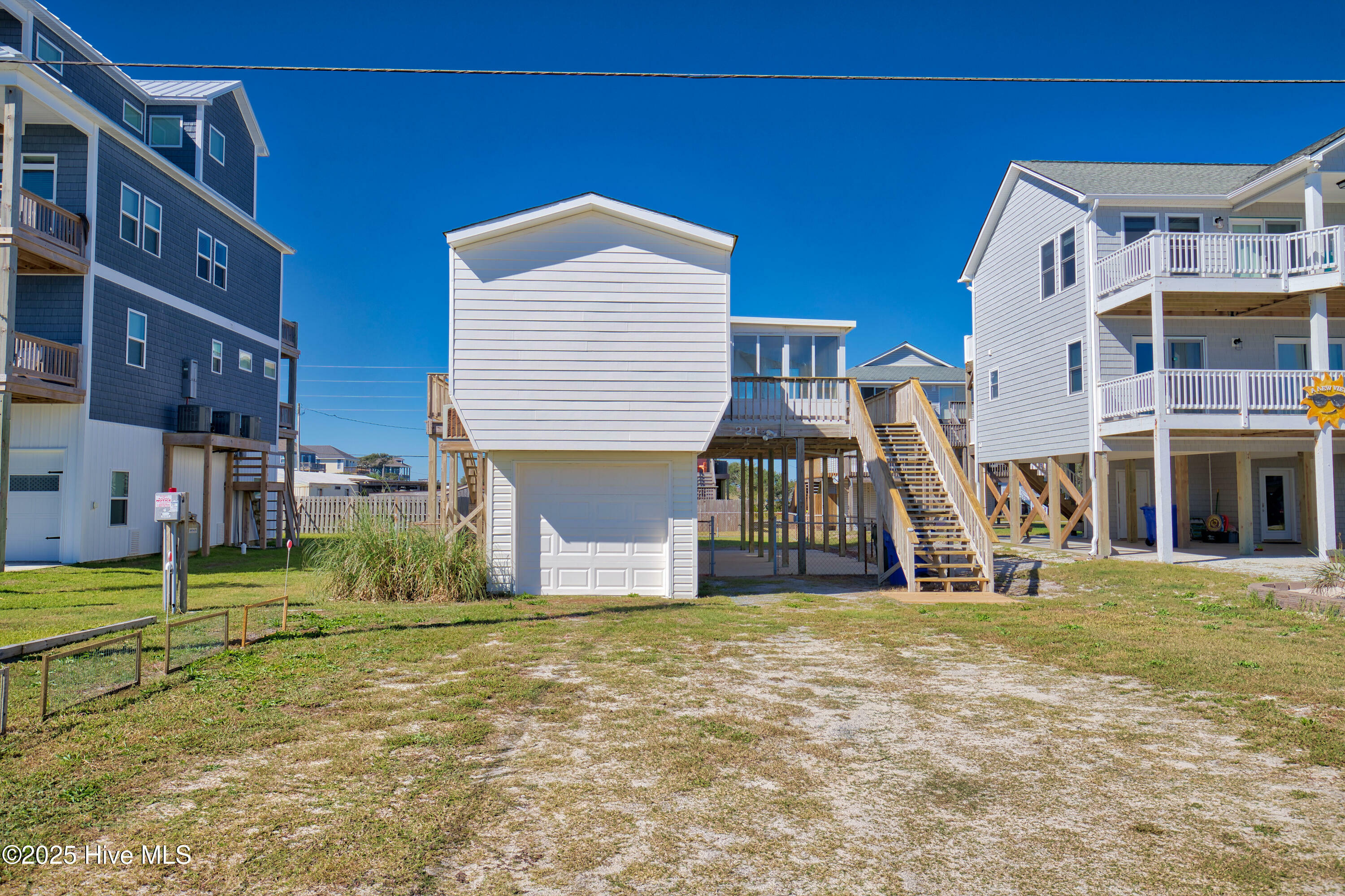 Property Photo: 221 Topsail Road NC 28460