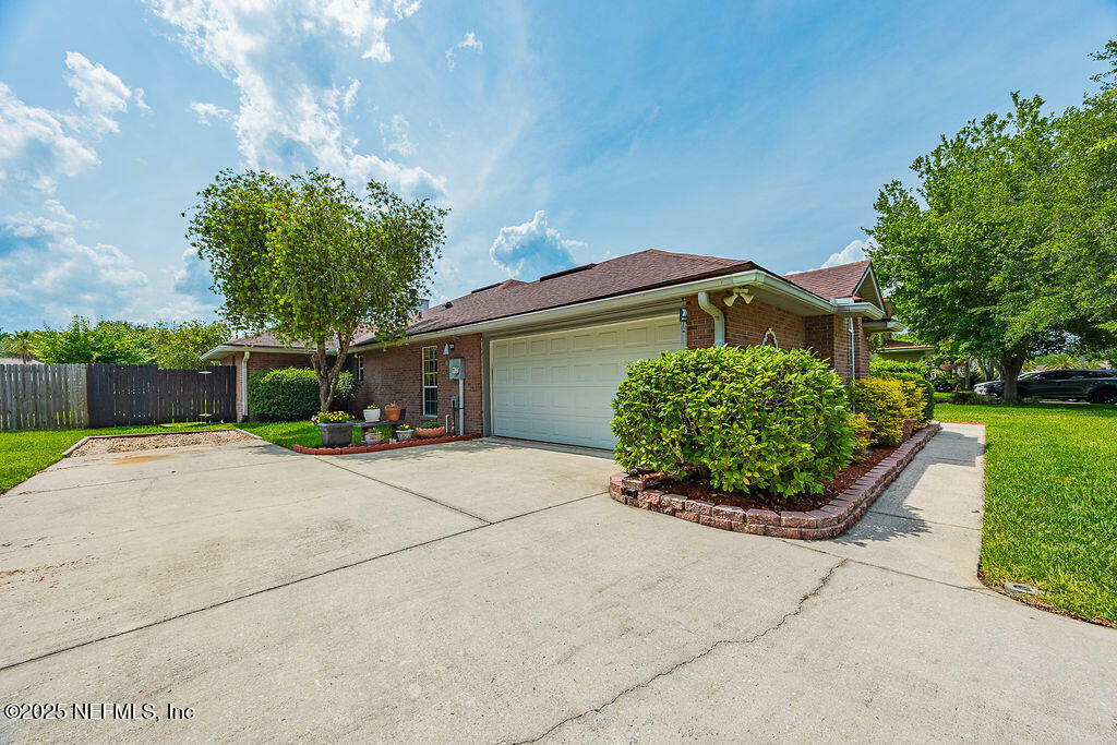 Property Photo: 285 Village Green Avenue FL 32259