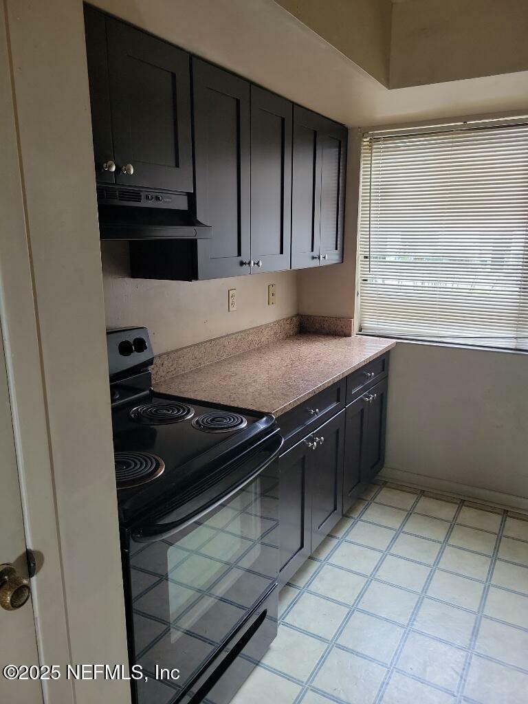 Property Photo: 704 Oaks Manor Court N4-2 FL 32211