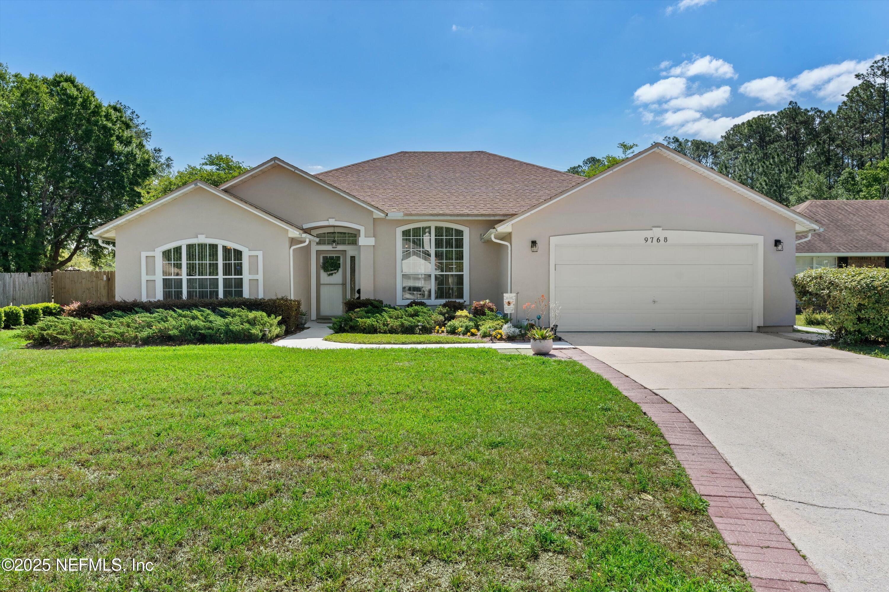 Property Photo: 9768 Cedar Ridge Drive W FL 32221