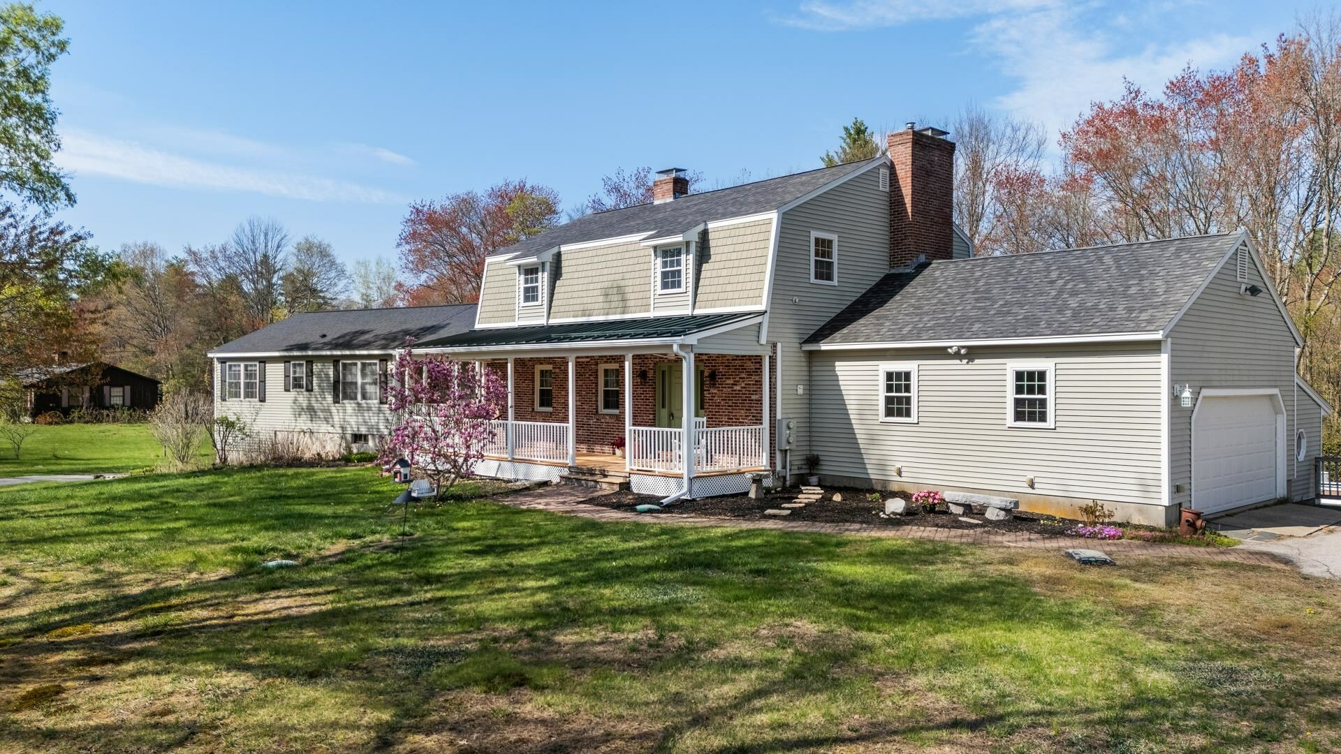 Property Photo: 534 Hooksett Road NH 03032