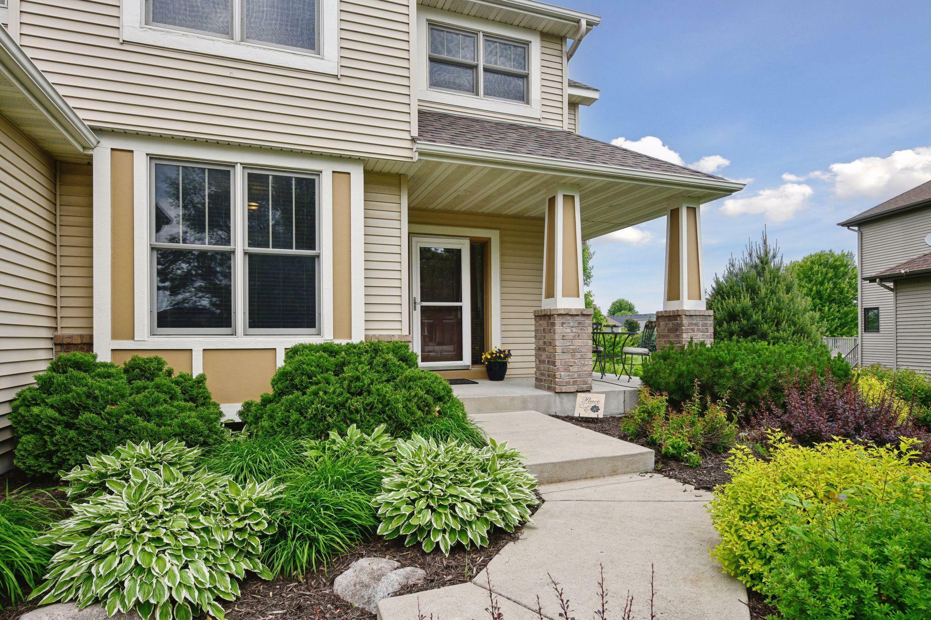 Property Photo: 1408 Oakpointe Drive MN 55387