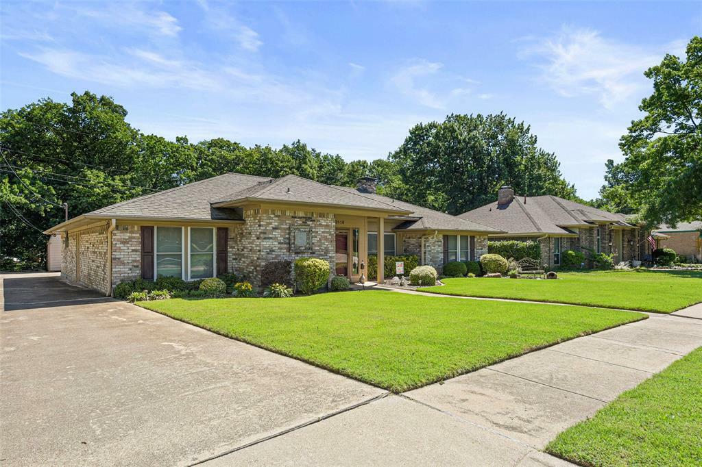 Property Photo: 2816 N Creekwood Drive TX 76051