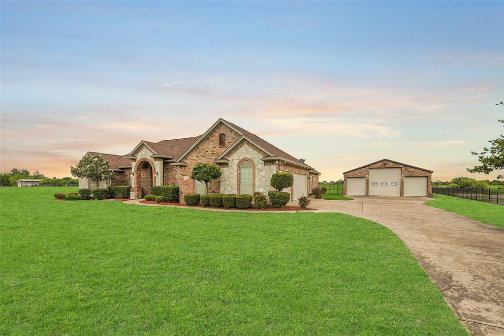 Photo de la propriété: 1310 Shadow Lakes Drive TX 75169