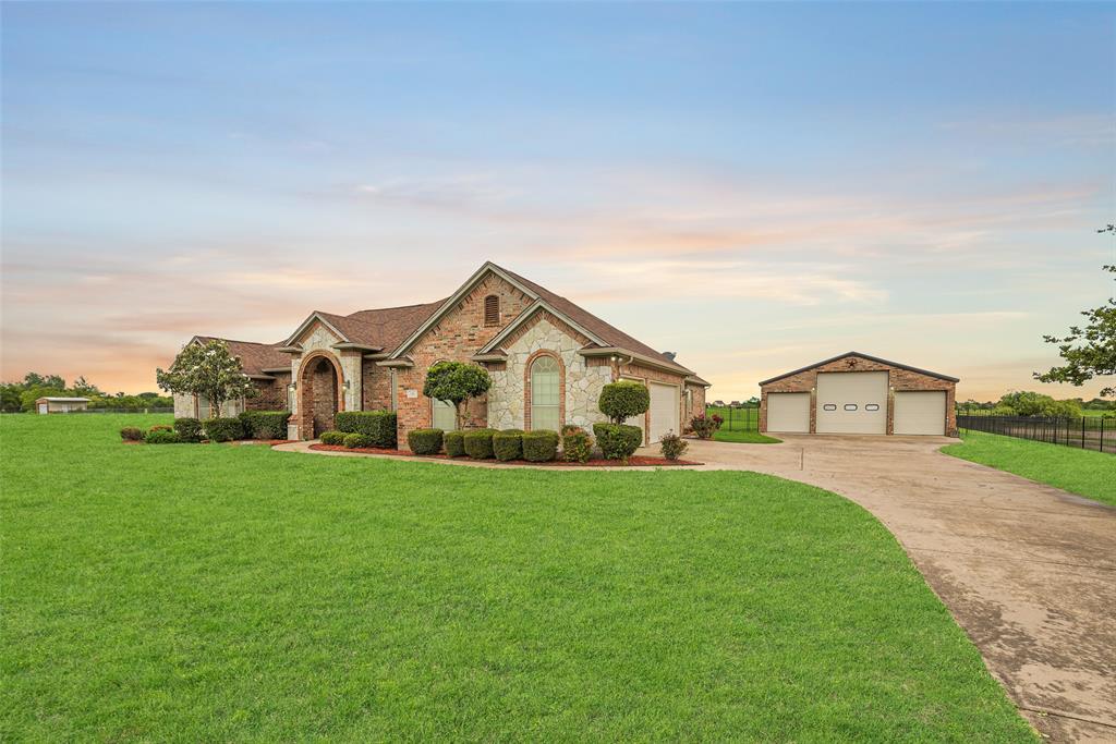 Photo de la propriété: 1310 Shadow Lakes Drive TX 75169