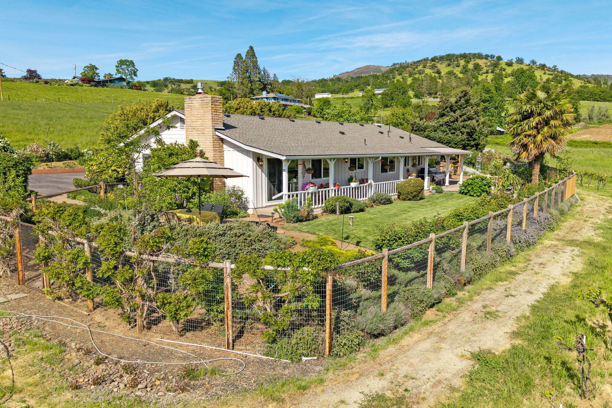 Property Photo: 3015 Marigold Lane OR 97504