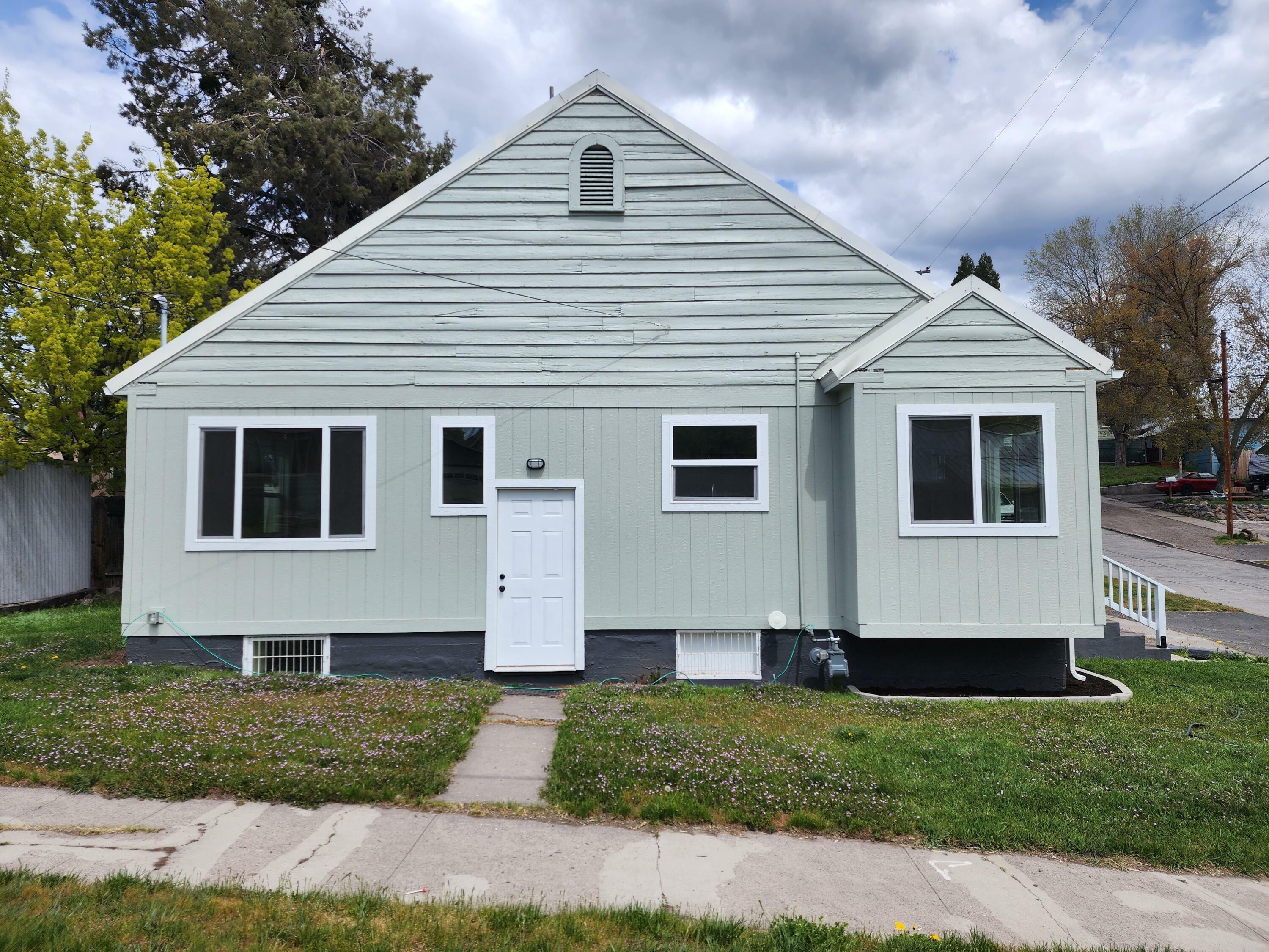 Property Photo: 1302 Lookout Avenue OR 97601