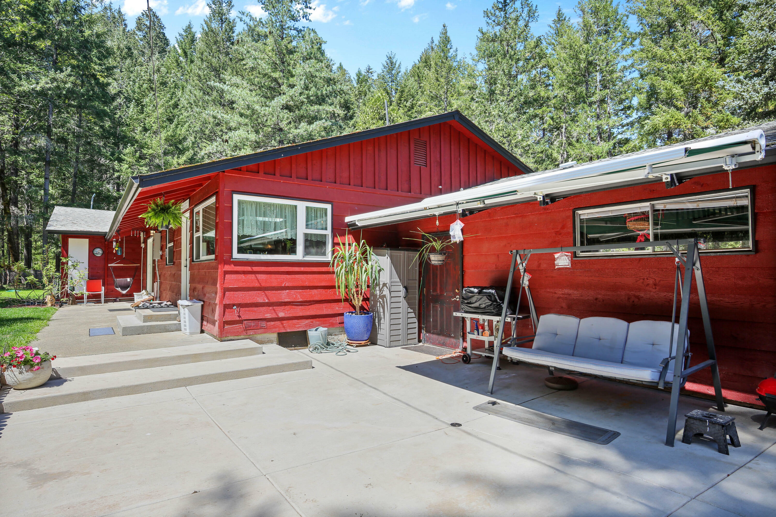 Property Photo: 7077 Rockydale Road OR 97523