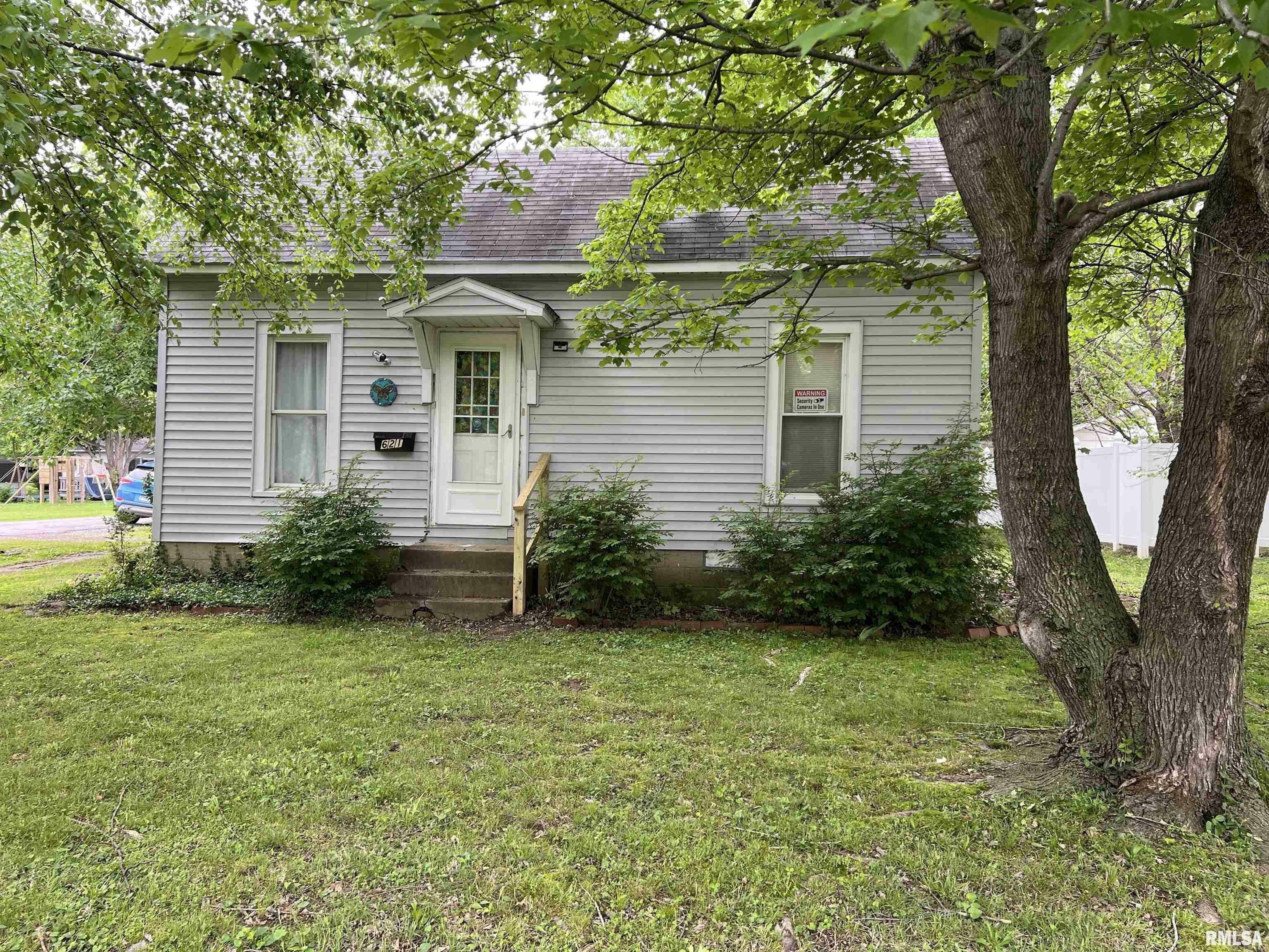 Property Photo: 621 S 6th Street IL 62948