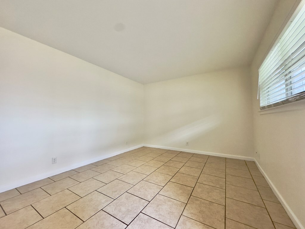 Property Photo: 501 W Louisiana Ave 106 TX 79701