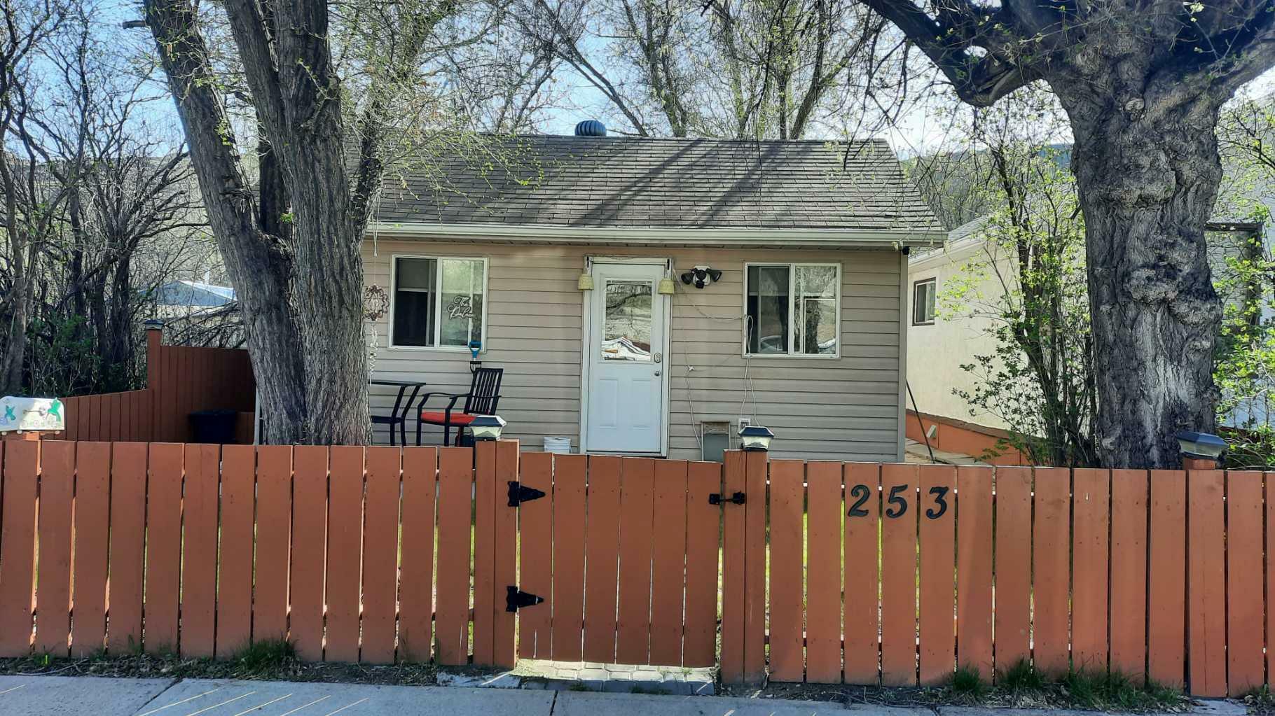 253 2 Avenue  Drumheller AB T0J 1B0 photo