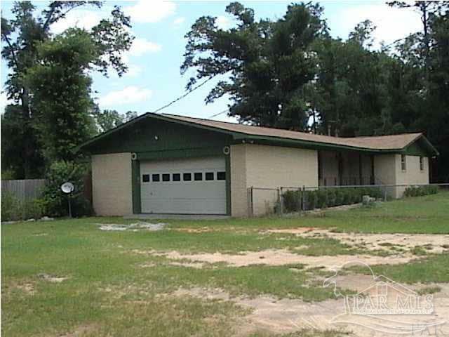 Property Photo: 6450 Maddox Rd FL 32570