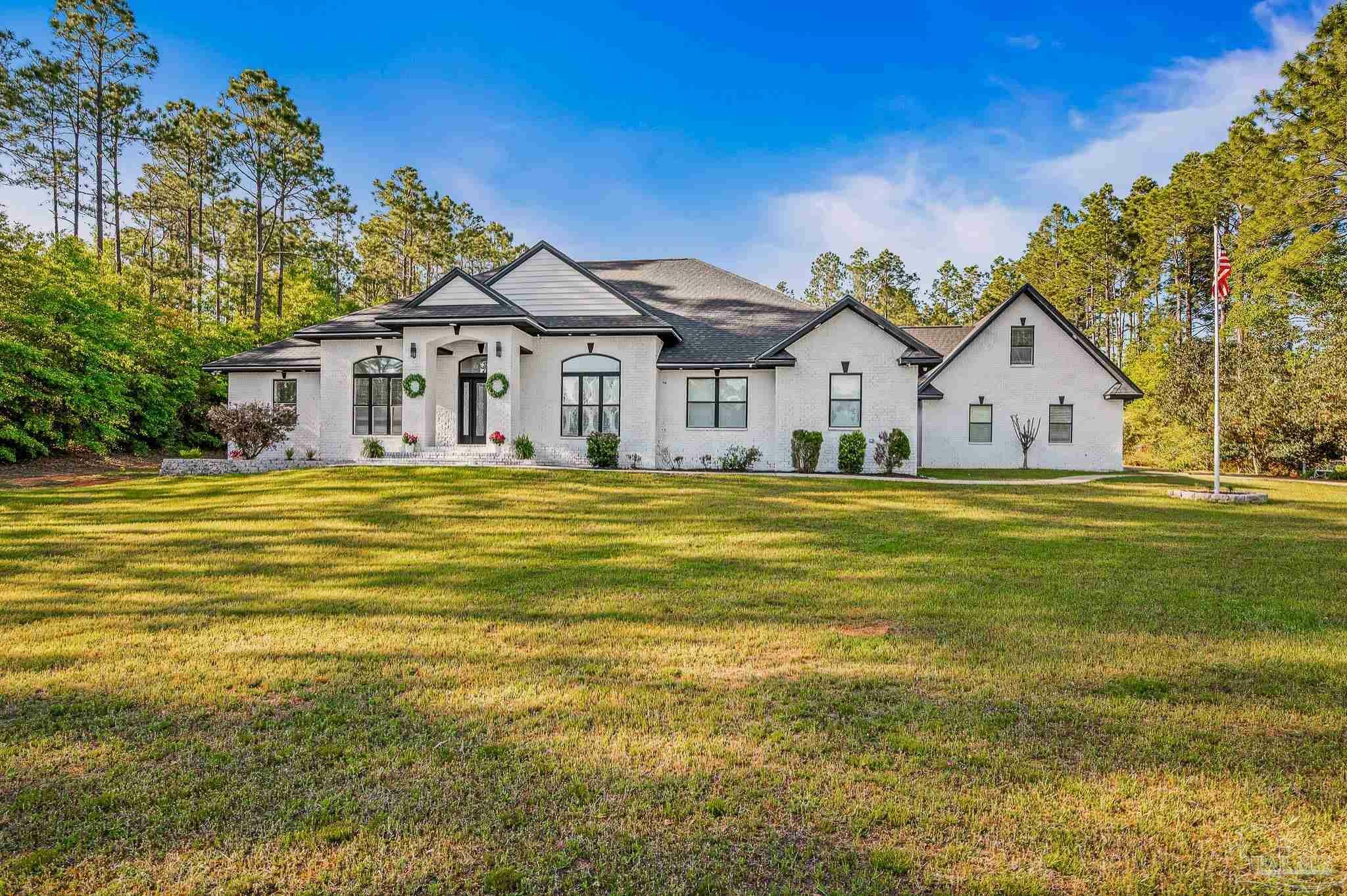 Property Photo: 6786 Quintette Rd FL 32571