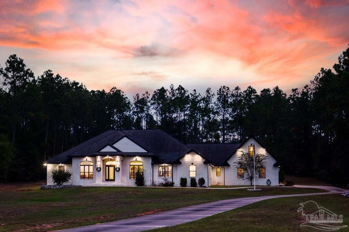 Property Photo: 6786 Quintette Rd FL 32571