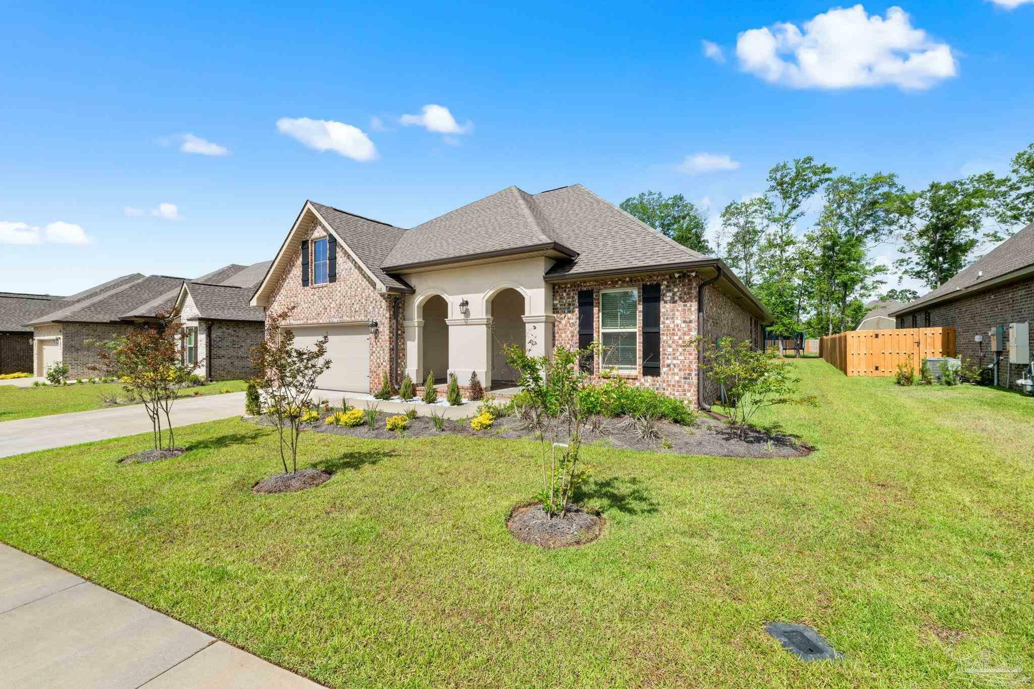 Property Photo: 3041 Mountain Laurel Tr FL 32533