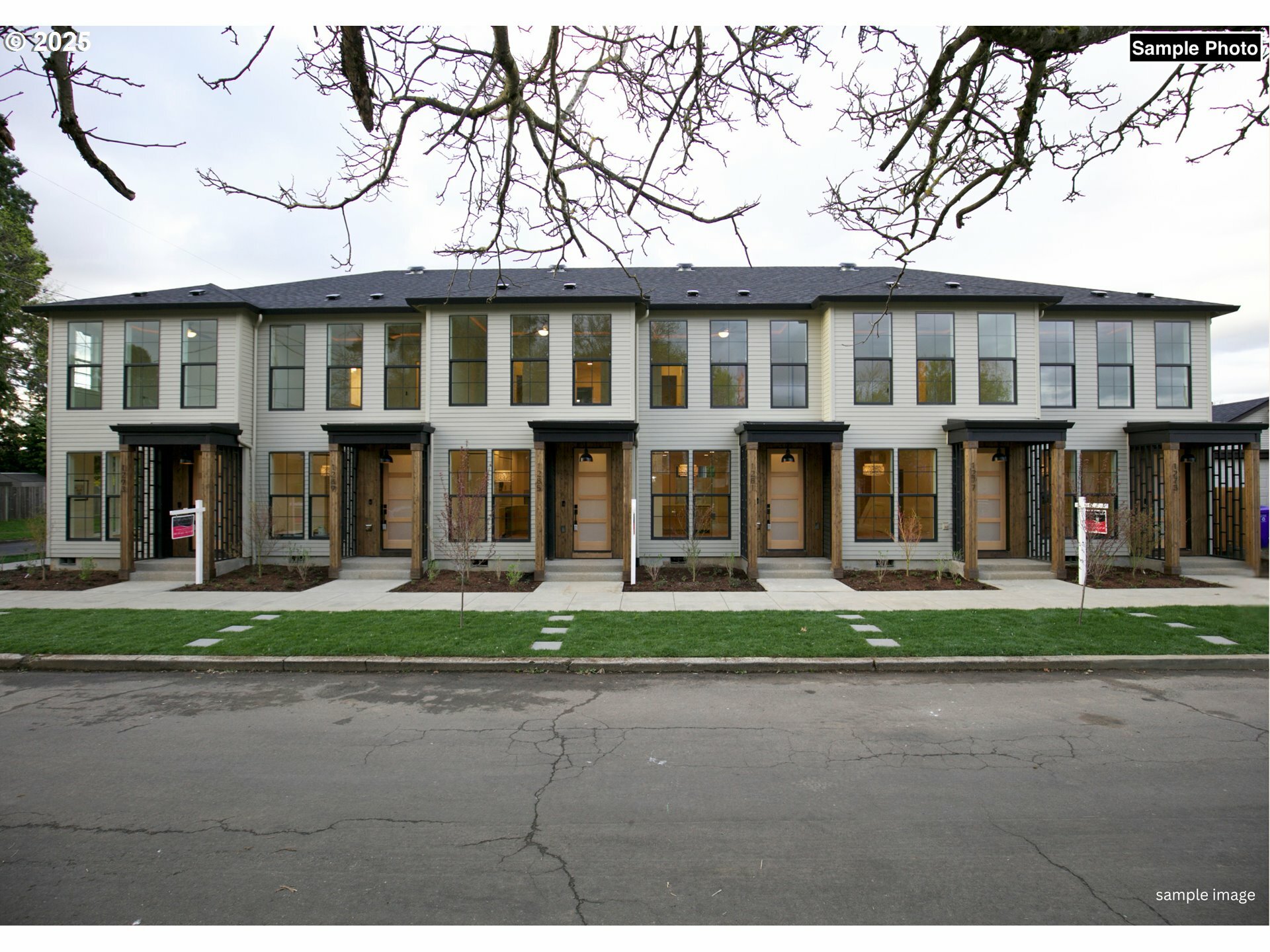 3005 NE Ainsworth St 2  Portland OR 97211 photo