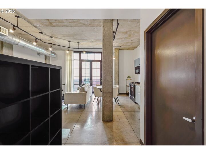 Property Photo:  1030 NW 12th Ave 415  OR 97209 